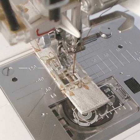 942 Stopka do długich dziurek Janome 9 mm