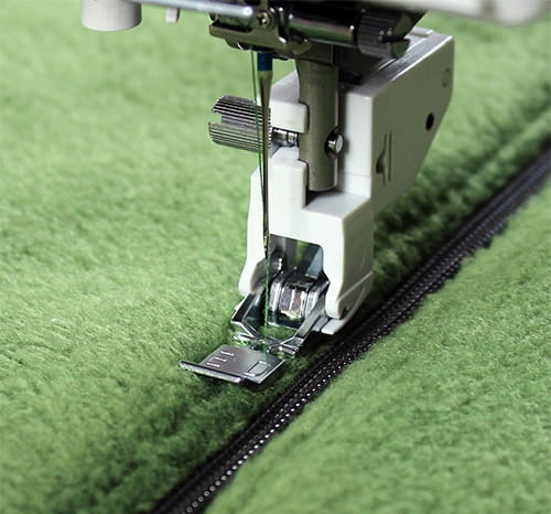 Płoza stopki do zamków do górnego transportu Janome 9mm