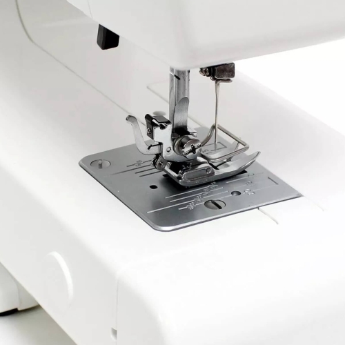 Janome JUNO J15 Maszyna do szycia + Wariant - Akcesoria + Stolik