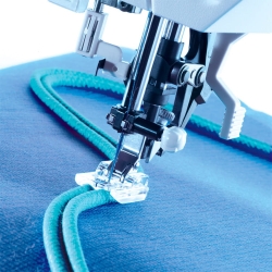 324 Stopka podwójna do wszywania sznurka do maszyn Pfaff 820531096