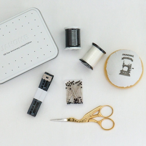 Janome 780DC Maszyna komputerowa + Gratisy