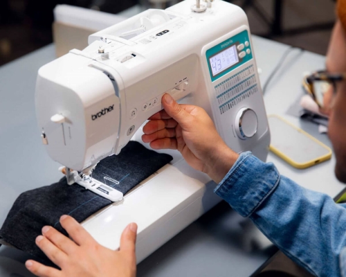 Brother Innov-is A65  Maszyna do szycia + Wariant -  Akcesoria + STOLIK