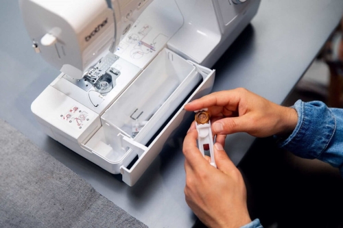 Brother Innov-is A65  Maszyna do szycia + Wariant -  Akcesoria + STOLIK