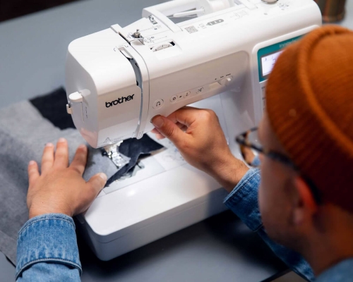 Brother Innov-is A65  Maszyna do szycia + Wariant -  Akcesoria + STOLIK