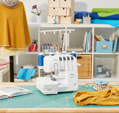 Brother 2104D Owerlok 4-nitkowy + Wariant - Akcesoria + Stopka