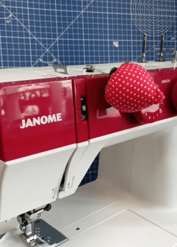 Poduszka na igły i szpilki do zawieszenia na maszynie