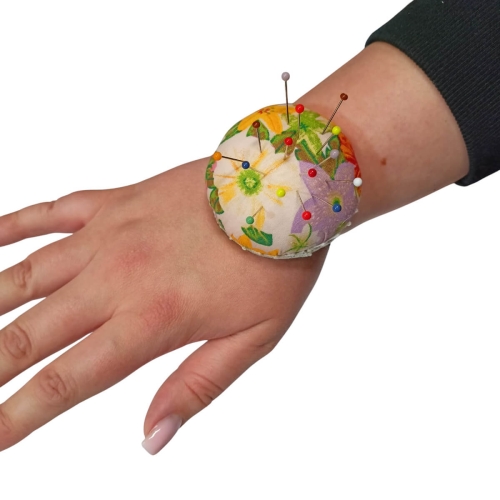 Poduszka na rękę do wbijania igieł,  szpilek (różne wzory)