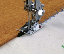 630S Stopka z centralnym prowadnikiem do szycia w szwie Janome i Elna 7mm