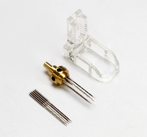 Zapasowe igły i stopka do maszyny Janome FM725