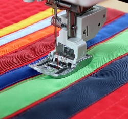 932 Stopka z górnym transportem do maszyn Janome 9 mm